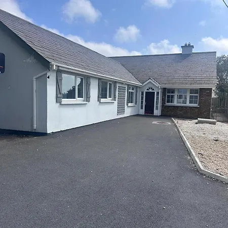 Entire With Hot Tub *