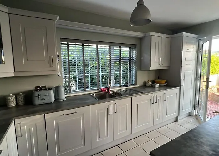 Prázdninový dům Entire With Hot Tub *