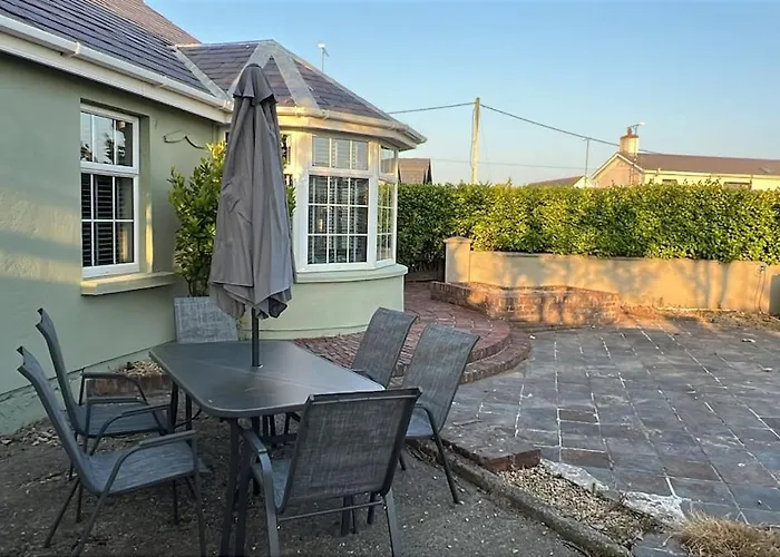 Prázdninový dům Entire With Hot Tub