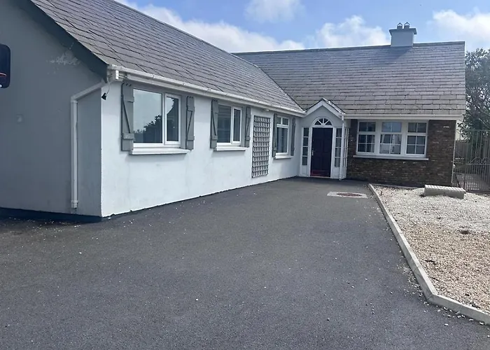 Entire With Hot Tub *